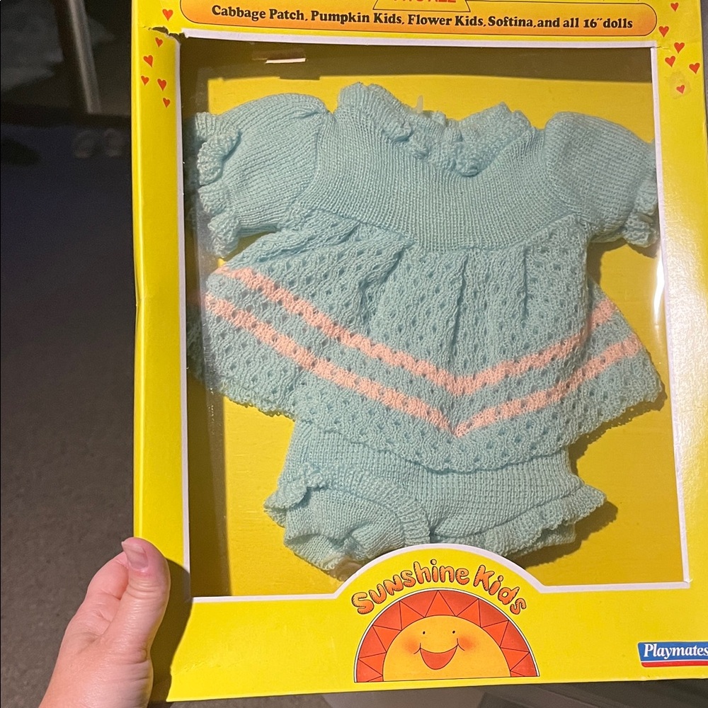 2 Cabbage Patch Kids Dolls with 5 extra sets of clothing - Picture 16 of 16